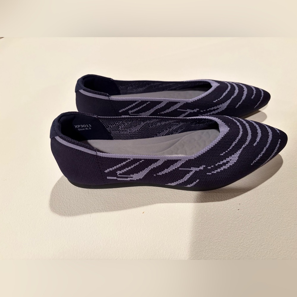 Women’s Knit Pointed Toe Flats Navy/Gray Slip-On Comfort Shoes Size 8.5 NEW